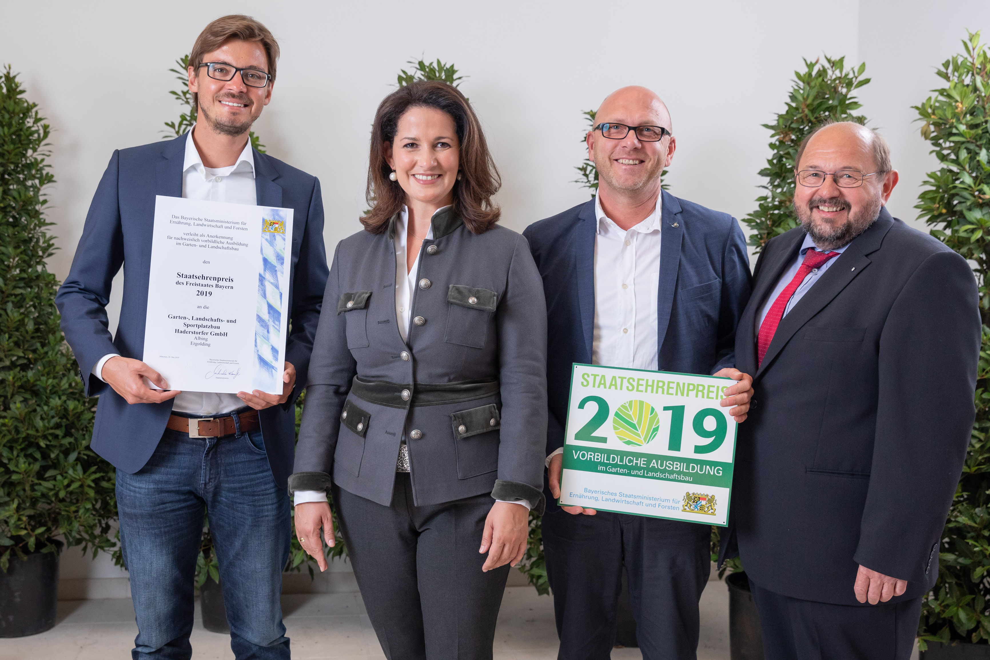 Haderstorfer Staatsehrenpreis Fur Vorbildliche Ausbildung